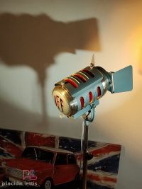 Faro da teatro vintage originale IFF azzurro e rosso con treppiede, anni '60 – miniatura 11