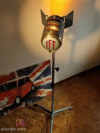 Faro da teatro vintage originale IFF azzurro e rosso con treppiede, anni '60 – miniatura 14