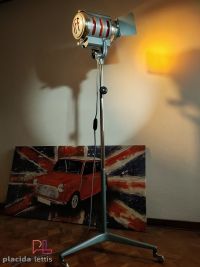 Faro da teatro vintage originale IFF azzurro e rosso con treppiede, anni '60 – miniatura 15