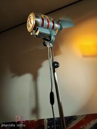 Faro da teatro vintage originale IFF azzurro e rosso con treppiede, anni '60 – miniatura 16