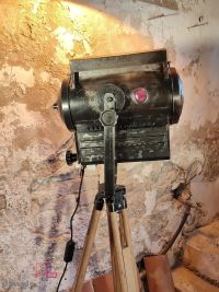 Riflettore teatrale vintage originale squadrato con vetrino rosso – miniatura 4