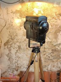 Riflettore teatrale vintage originale squadrato con vetrino rosso – miniatura 13