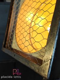Faro da teatro vintage originale grigio martellato su cavalletto in legno – miniatura 22