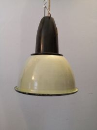 Lampada industriale prodotta negli anni 70, proveniente dall'ex unione sovietica – miniatura 1