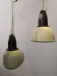 Lampada industriale prodotta negli anni 70, proveniente dall'ex unione sovietica – miniatura 3