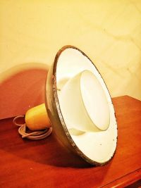 Lampada industriale anni  '60 con cupola in vetro opalino bianco – miniatura 4