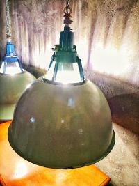 Lampada industriale di dimensione XXL con smalto originale verde chiaro e bianco all'interno – miniatura 5