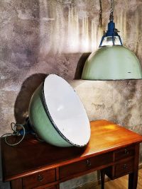 Lampada industriale di dimensione XXL con smalto originale verde chiaro e bianco all'interno – miniatura 8