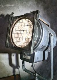 Spotlight vintage originale con lente di Fresnel convessa, URSS anni '80 – miniatura 6