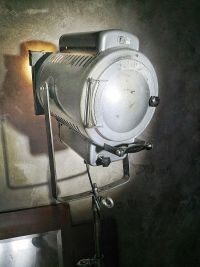 Spotlight vintage originale con lente di Fresnel convessa, URSS anni '80 – miniatura 5