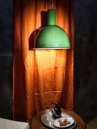 Lampada industriale anni'60 - Colore verde brillante e bianco all'interno – miniatura 4