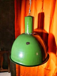 Lampada industriale anni'60 - Colore verde brillante e bianco all'interno – miniatura 6