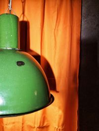 Lampada industriale anni'60 - Colore verde brillante e bianco all'interno – miniatura 5