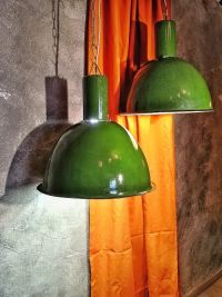 Lampada industriale anni'60 - Colore verde brillante e bianco all'interno – miniatura 9