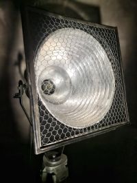 Rarissimo e particolarissimo faro teatrale prodotto nel 1961 nella città di Mosca. – miniatura 14