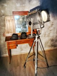 Spotlight vintage originale con lente di Fresnel convessa, URSS anni '80 – miniatura 4