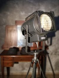 Spotlight vintage originale con lente di Fresnel convessa, URSS anni '80 – miniatura 13