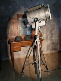 Spotlight vintage originale con lente di Fresnel convessa, URSS anni '80 – miniatura 16