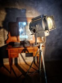 Spotlight vintage originale con lente di Fresnel convessa, URSS anni '80 – miniatura 15