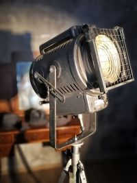 Spotlight vintage originale con lente di Fresnel convessa, URSS anni '80 – miniatura 1