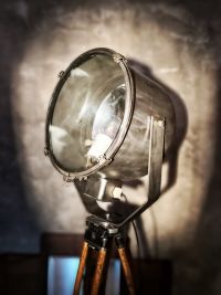 Lampada con treppiede vintage originale in metallo spazzolato, anni '80 – miniatura 7