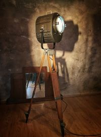 Uno spotlight davvero magnifico, prodotto negli anni '70, in ex Cecoslovacchia – miniatura 7