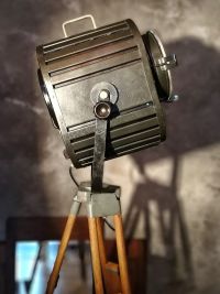 Uno spotlight davvero magnifico, prodotto negli anni '70, in ex Cecoslovacchia – miniatura 3