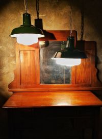 Lampada industriale con splendida boule in vetro opalino. – miniatura 6
