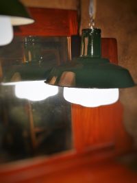 Lampada industriale con splendida boule in vetro opalino. – miniatura 4