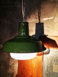 Lampada industriale con splendida boule in vetro opalino. – miniatura 3