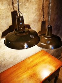 Bellissima, classica lampada industriale, colore marrone scuro. – miniatura 2