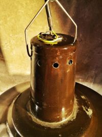 Bellissima, classica lampada industriale, colore marrone scuro. – miniatura 11