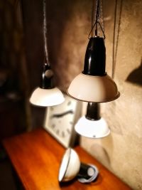 Small original vintage pendant light in white with black rim, 1970s – thumbnail 7