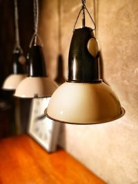 Small original vintage pendant light in white with black rim, 1970s – thumbnail 12