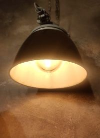 Una lampada industriale possente, ma di grande bellezza – miniatura 15