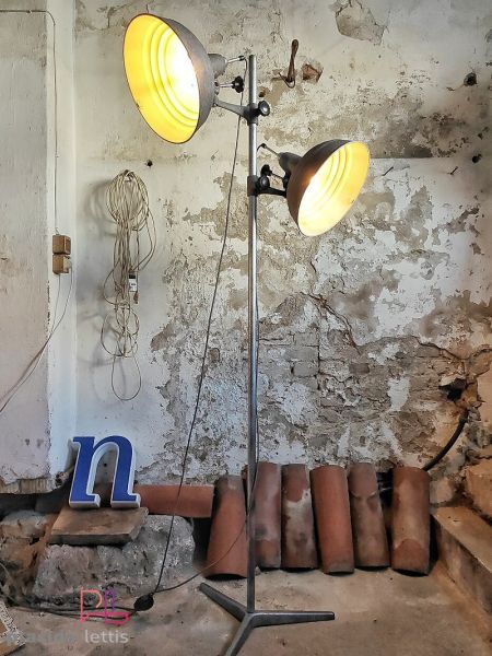 Lampada industriale IFF, nata per gli studi fotografici.