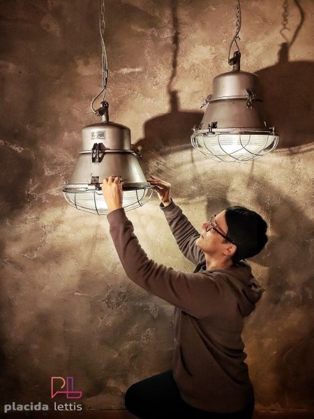 Lampada a sospensione vintage originale argento, vetro curvo e griglia