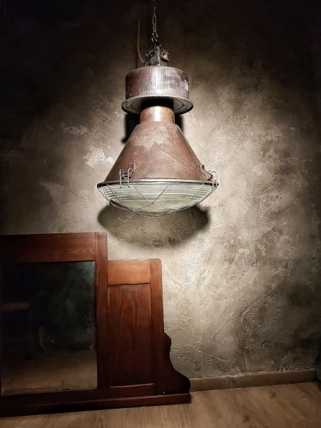Lampada a sospensione vintage Mesko con vetro curvo, Polonia anni '70