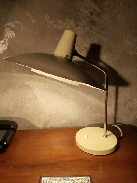 Lampada industriale da scrivania elegante