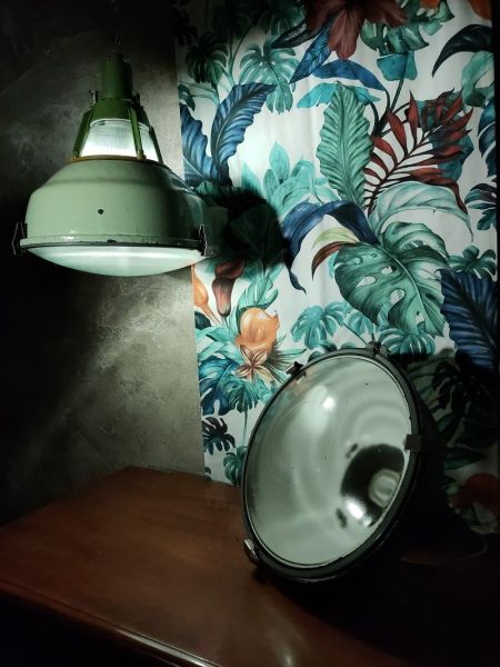 Lampada industriale anni '70 - Colore verde chiaro originale