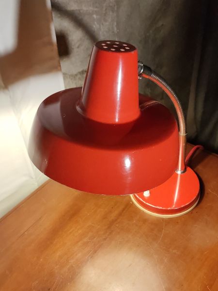 Lampada da scrivania vintage originale in smalto rosso, Ungheria anni '60