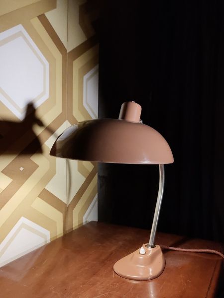Una lampada industriale da scrivania ma di grande eleganza!