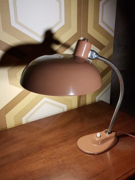 Una lampada industriale da scrivania ma di grande eleganza!