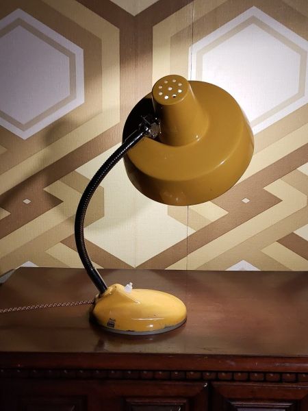 Lampada da scrivania vintage originale in smalto giallo, Ungheria anni '60