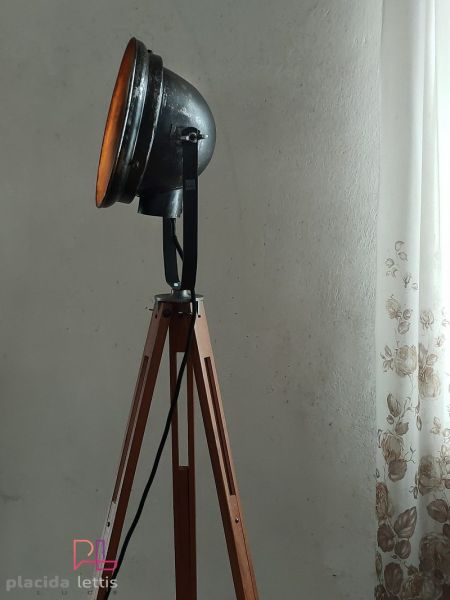 Faro industriale su treppiede, anni 60