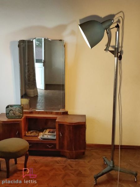 Un brand iconico, IFF, per una lampada da studio fotografico.