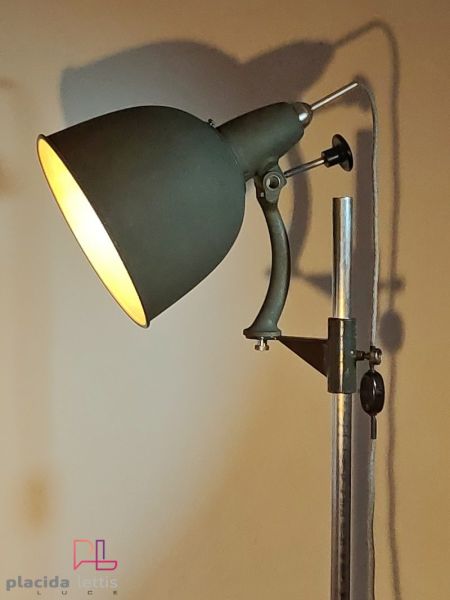 Un brand iconico, IFF, per una lampada da studio fotografico.