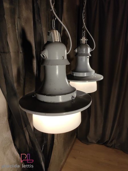 Lampada a sospensione vintage originale con vetro opalino, Verona anni '50