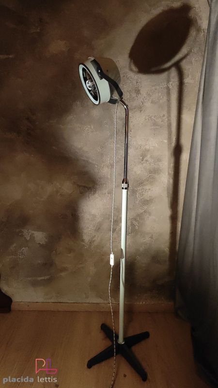 Lampada da terra vintage originale medica azzurra, Budapest anni '60