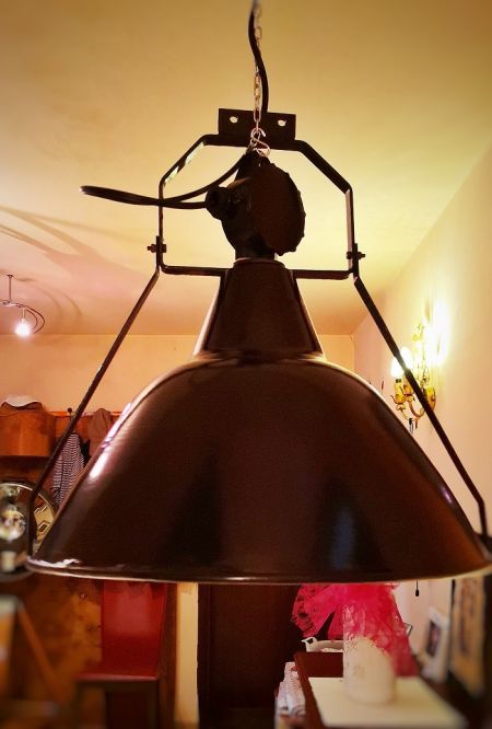 Bellissima lampada industriale, provenienza ex DDR, prodotta negli anno 60.